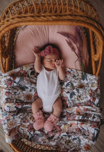 Load image into Gallery viewer, Snuggle Hunny Australiana Organic Muslin Wrap