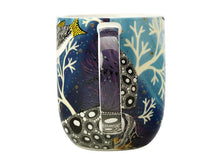 Load image into Gallery viewer, Melanie Hava Jugaig-Bana-Wabu Mug 440ml - Sweetlips