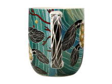 Load image into Gallery viewer, Melanie Hava Jugaig-Bana-Wabu Mug 440ml - Turtles